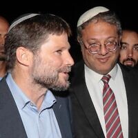 File: Itamar Ben Gvir (right), head of the Otzma Yehudit party, and chairman of the Religious Zionism party Bezalel Smotrich at an election campaign event in Sderot, October 26, 2022. (Flash90)