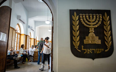 Lawyers vote in the Israel Bar Association election at the Magistrate's Court in Jerusalem, June 20, 2023 (Yonatan Sindel/Flash90)