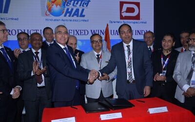 Officials at Israel Aerospace Industries (IAI) and India's Hindustan Aeronautics Limited (HAL) sign an MOU for the use and production of drones at the DefExpo 2020 exhibition, in Lucknow, India;, February 5, 2020 (Courtesy)